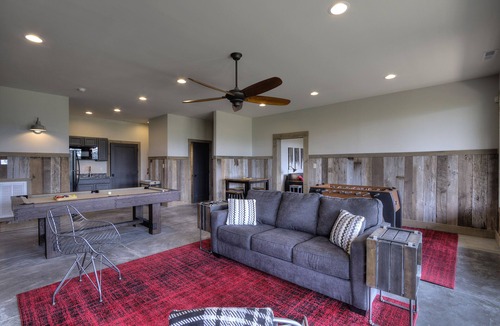 Sevierville Cabin | BREATHTAKING Views !/6 Private King Suites/Handicap Friendly/Firepit/Theater