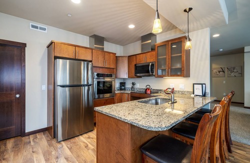 Manson Condo | Breathtaking views, walk downtown-Manson Bay