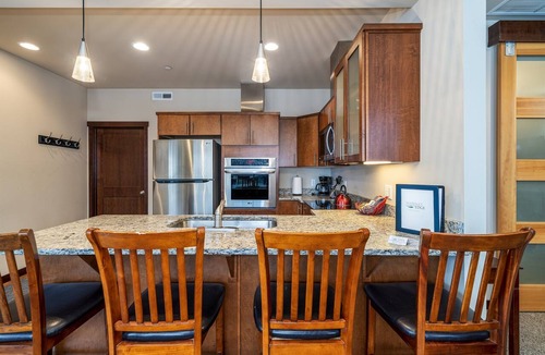 Manson Condo | Breathtaking views, walk downtown-Manson Bay
