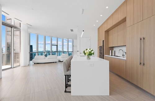 Downtown Miami Condo | Breathtaking Waterfront Penthouse in Downtown Miami