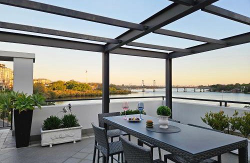 Meadowbank Apartment | Breathtaking Waterfront Penthouse with BigTerrace near to Olympic Park