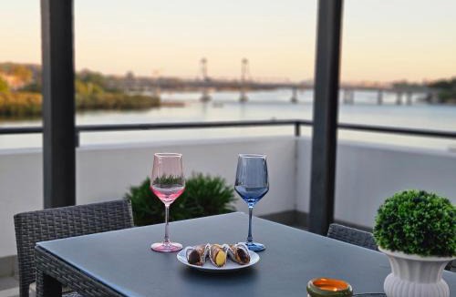 Meadowbank Apartment | Breathtaking Waterfront Penthouse with BigTerrace near to Olympic Park