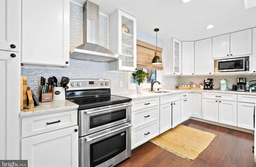 Elkton House | Breathtaking Waterfront Property w/pool and private dock. Relax and unwind.