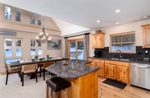 Blue River Cabin | BRECKENRIDGE! 4 Miles to MAIN ST! 5⭐️ LUXURY CABIN-CHALET! NEW HOT TUB! Awesome!
