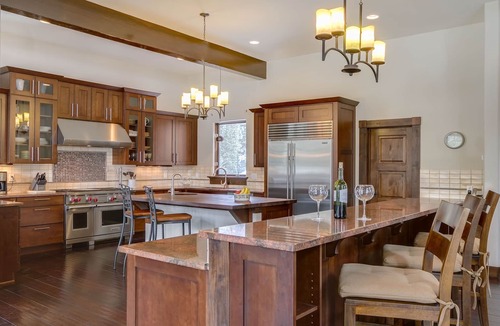 Blue River House | Breckenridge Modern Luxury Home with Hot Tub - Minutes to Slopes, Sleeps 10