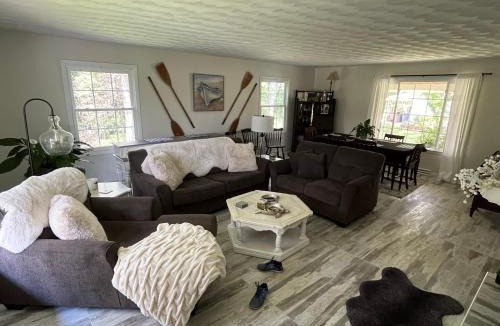 Wisconsin Dells House | Breezeway Bay - Waterfront Full House