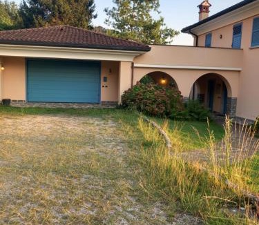 Lierna Villa | Breezeway home 2