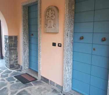 Lierna Villa | Breezeway home 2