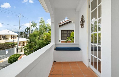 Parque Apartment | Breezy beach apt, steps to the sand! Full AC + Generator