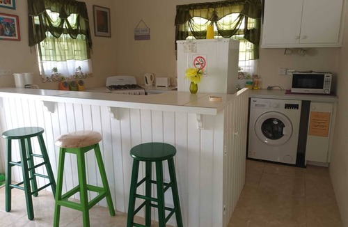 Goodland House | Breezy Bee - Newly Build Air Conditioned Bungalow near Silver Sands Beach