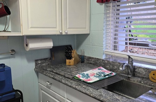 Maunalani Heights Apartment | Breezy cool, cozy, & quiet, furn 1 bedroom, top of upscale Kaimuki. Ocean view,