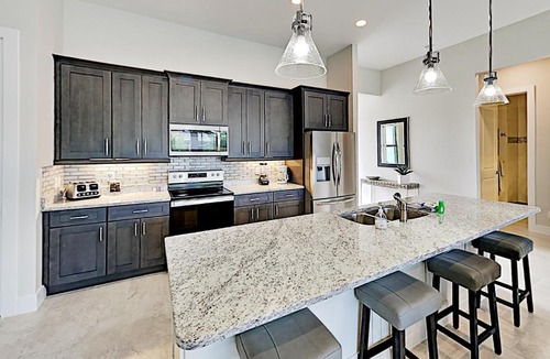 Pelican House | Breezy Getaway