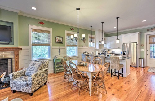 Panacea Cottage | Breezy Home w/Grills, Pool & Beach Access!