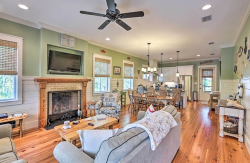 Panacea Cottage | Breezy Home w/Grills, Pool & Beach Access!
