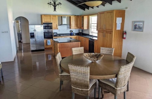 Green Garden Apartment | Breezy Ocean Front Condo Close to The Best Beaches