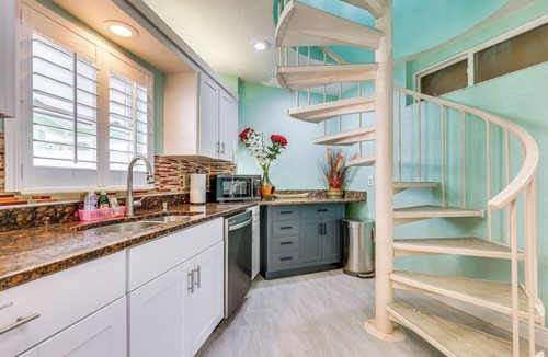 Clearwater Beach Cottage | Breezy White Sands House Steps to Gulf Shore!