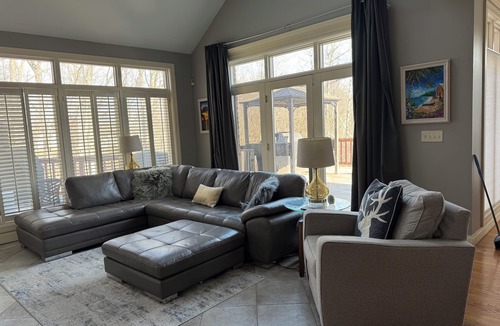 Green Bay House | Brett Favre's legendary Packer home with 6-bedrooms 7-baths in Green Bay.