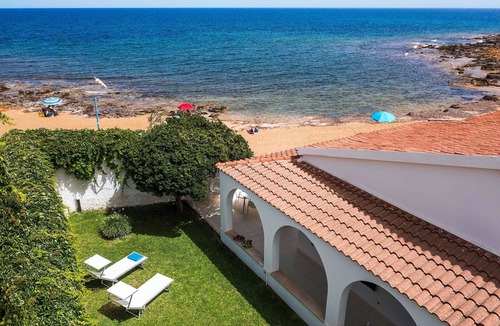 Calabernardo Villa | Brezza di Mare - House for 6 People directly on the Sicilian sea