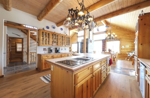 Brian Head Cottage | Brian Head Cabin Minutes From Slopes w/Game Room!