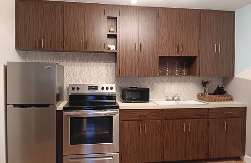 Eustis House | Briarcliff Cottage · Cozy 1950s Home Near Downtown