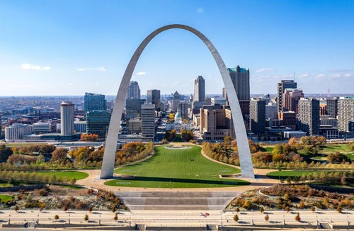Downtown St. Louis Apartment | Brick & Bed Riverfront Lofts, P 3H