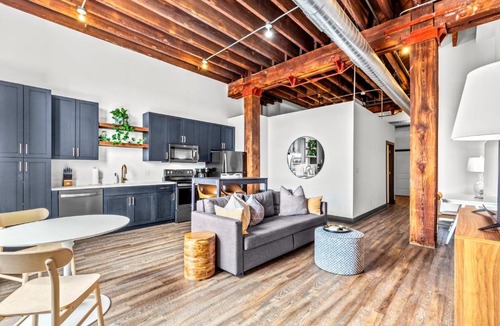 Downtown St. Louis Apartment | Brick & Bed Riverfront Lofts, P 3H