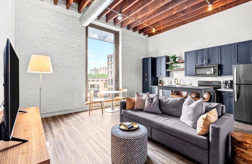 Downtown St. Louis Apartment | Brick & Bed Riverfront Lofts, P 3H