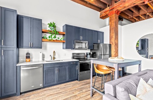Downtown St. Louis Apartment | Brick & Bed Riverfront Lofts, P 3H