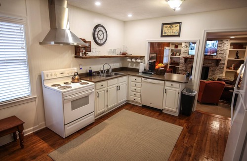 Toccoa House | Brick House Cottage at entrance to Toccoa Falls College & Stephens Co. Hospital