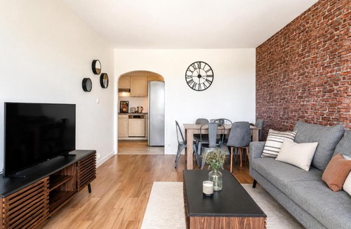 Roseraie - Orgemont Apartment | Brick Loft - Ventilation & Fraîcheur - Parking Gratuit - Idéal Familles - Proche Centre-Ville
