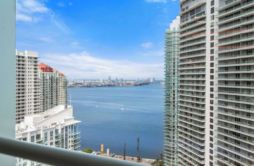 Brickell Apartment | Brickell Arch Apartment City Views & Free Parking by Palermo Home Miami