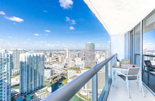 Downtown Miami Apartment | Brickell Center Access | Designer Suite