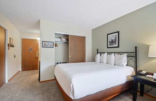 Copper Mountain Village Hotel | Bridge End Hotel Style Room with 2 Beds #106A by RedAwning