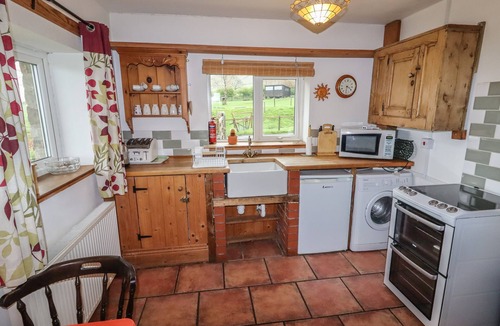 Fence Cottage | BRIDGE END, with open fire in Downham