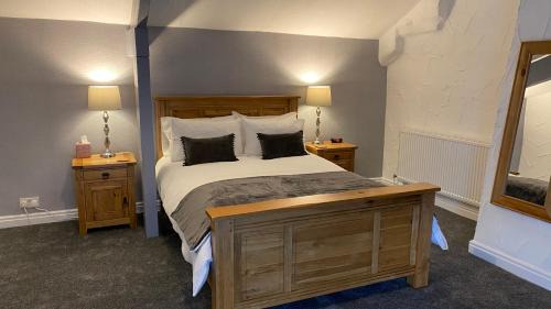 Oulton House | Bridge Farm Hotel