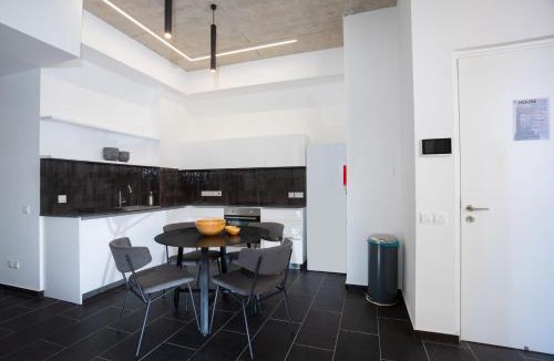 Historical Center Apartment | Bridge House 202-2BR Modern Apartment