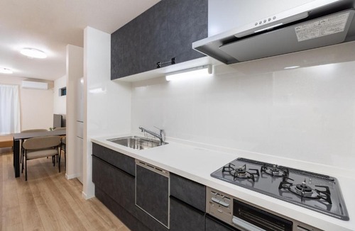 Higashinari Apartment | Bridge Stay Midoribashi - Spacious Stay in Higashinari, Easy Access for Osaka Sightseeing, Brand-New Opening in Higashi-Imazato Area, Sleeps up to 10 Guests