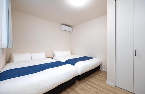 Higashinari Apartment | Bridge Stay Midoribashi - Spacious Stay in Higashinari, Easy Access for Osaka Sightseeing, Brand-New Opening in Higashi-Imazato Area, Sleeps up to 10 Guests