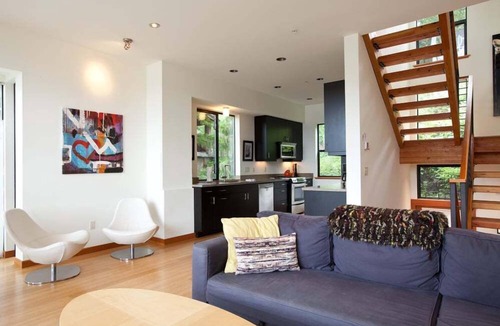 Hood River Condo | Bridge View Loft - Modern, Amazing Views, Walk to Downtown