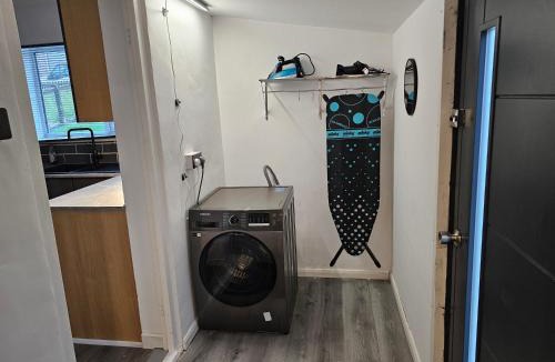 Whitehaven House | Bridgepay Modern 4 bedroom House in Cumbria - Whitehaven - Free Parking