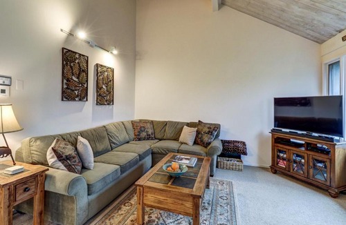 Warren Apartment | Bridges 52