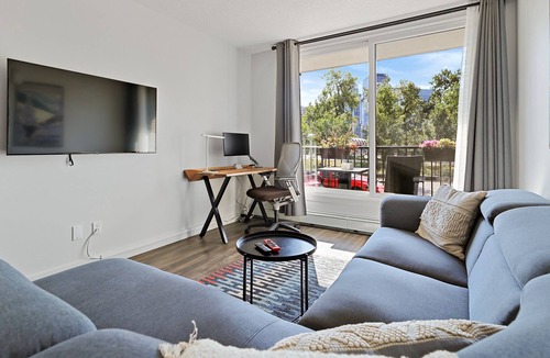 Sunnyside Condo | Bridgeview #1 - 1BR condo with free parking