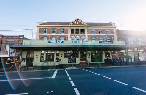Willoughby Hotel | Bridgeview Hotel Willoughby