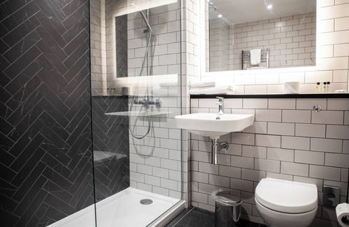 Chatham Hotel | Bridgewood Manor