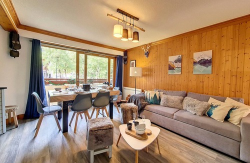 Saint-Martin-de-Belleville Apartment | Bright 3-room apartment near slopes with balcony