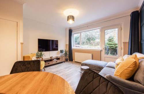 Liberton House | Bright 1-Bed Home with Garden Near Braid Hills Golf Course