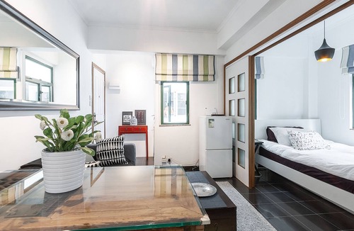 Sheung Wan Apartment | Bright 1 bed room flat with rooftop