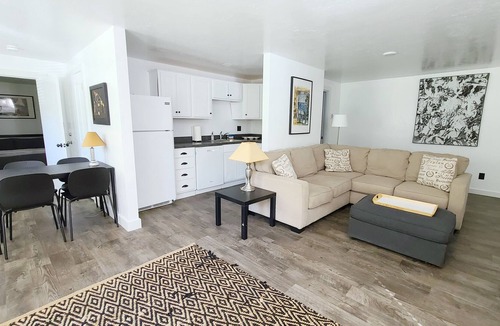 Wellfleet Apartment | Bright 1BD Apartment--Less Than A Mile to Powers Landing, Enclosed Outdoor Shower
