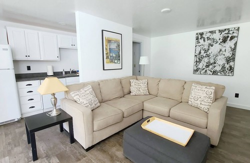 Wellfleet Apartment | Bright 1BD Apartment--Less Than A Mile to Powers Landing, Enclosed Outdoor Shower