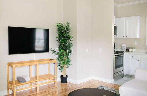 Montgomery Apartment | Bright 1BR Cottage | Central Comfort Stay